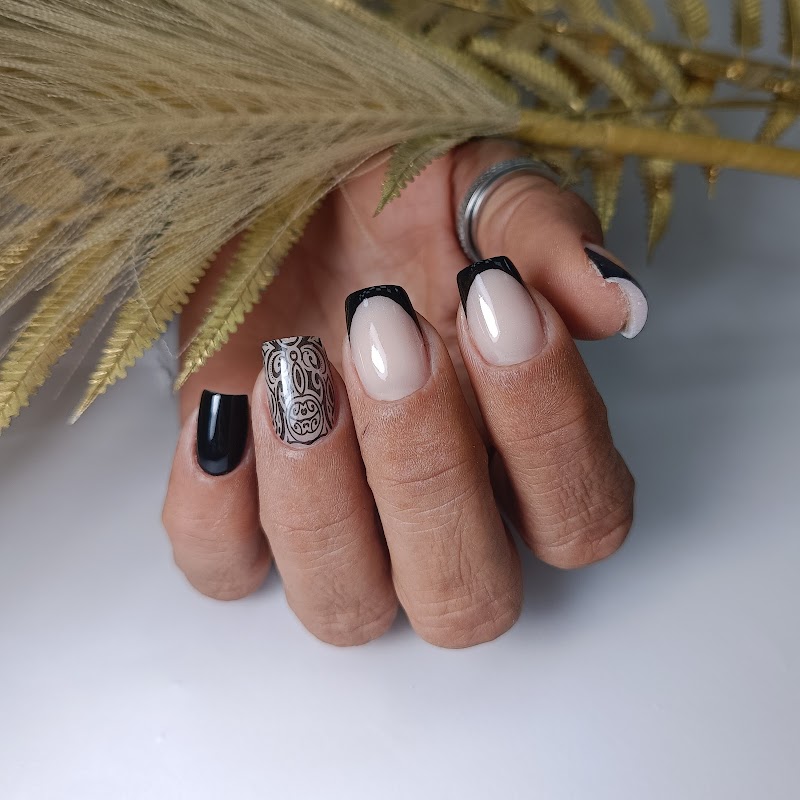 Philocaly Nails & Beauty Studio