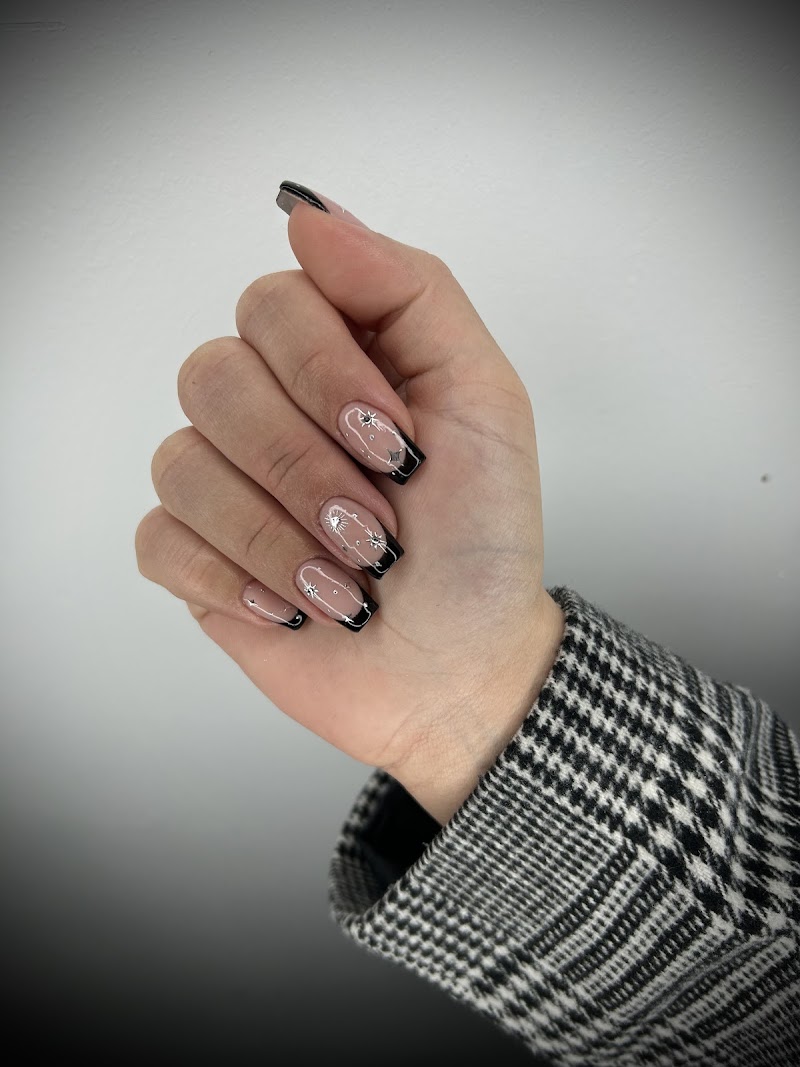 A.V nails solarium