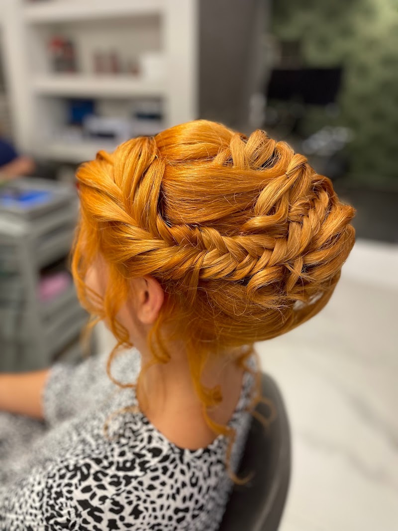 Lucia - Hair Nails