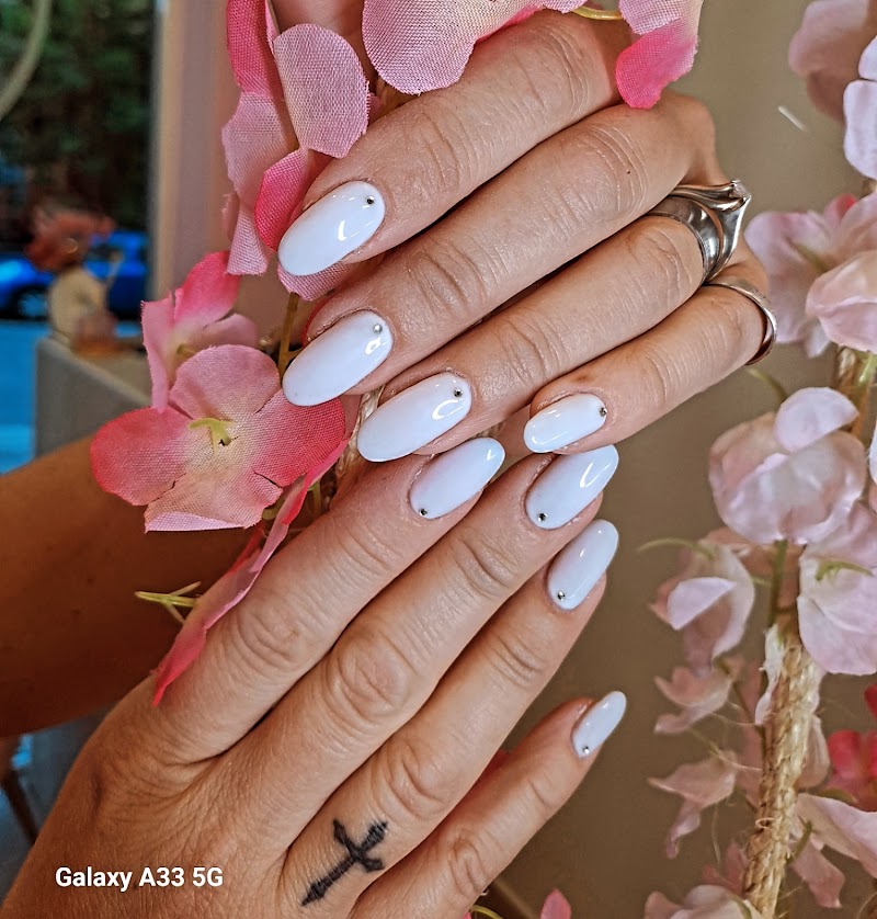 Theoni Beauty Nails & Podology