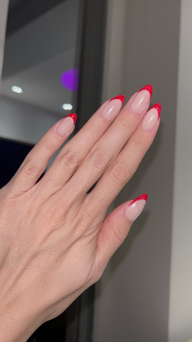 Nails room