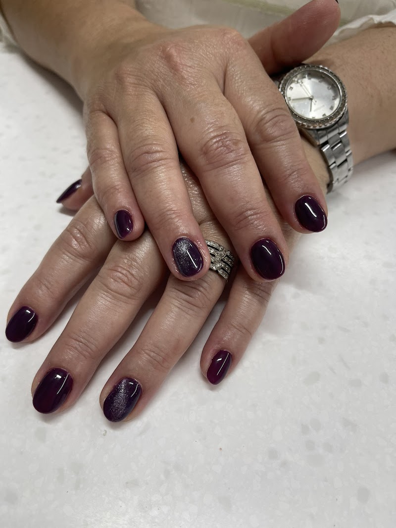 Tína nails